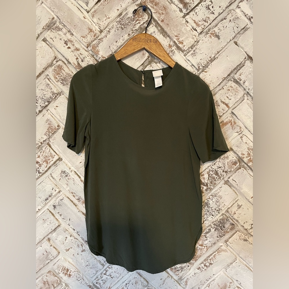 H&M size 2 hunter green blouse
